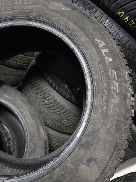 235/60R18 Pirelli AllSeason sf2 Scorpion