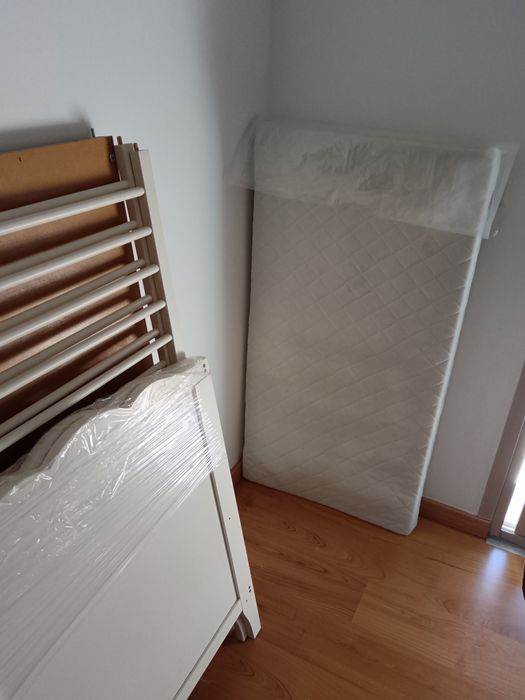 Cama bebé IKEA usada