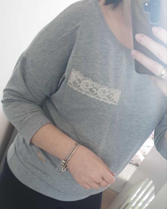 Szara bluza z kieszonką