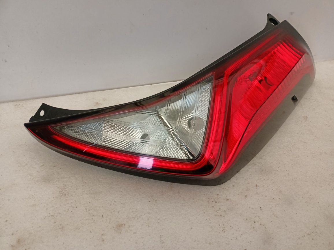 Toyota Aygo II 2 lift FL 18- lampa prawy tył prawa tylna