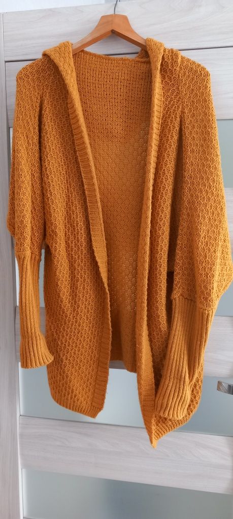 Sweter dlugi z kapturem