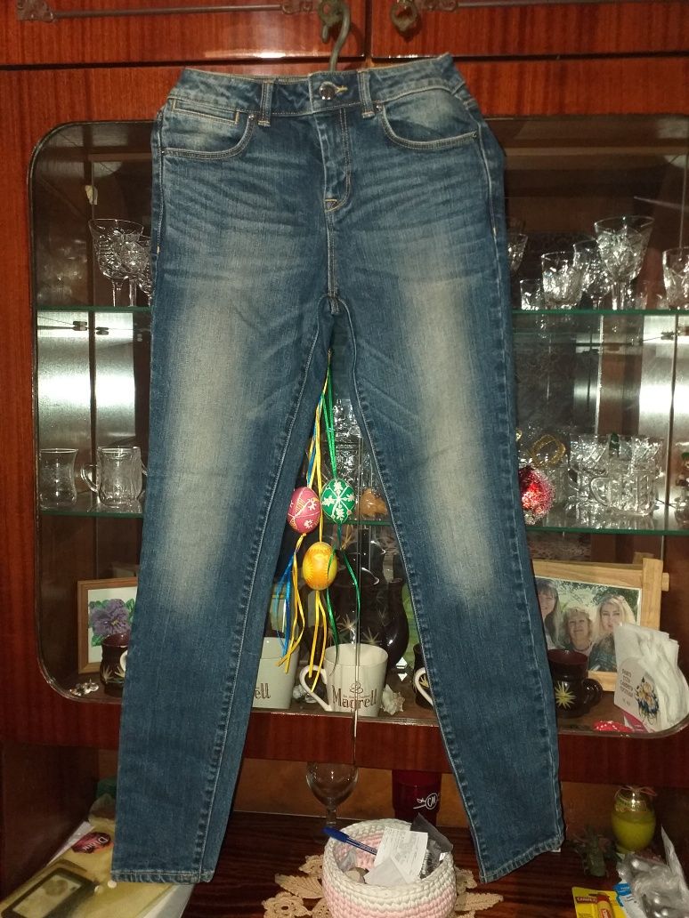 Продам джинсы на девочку-девушку,р.36,60 грн
