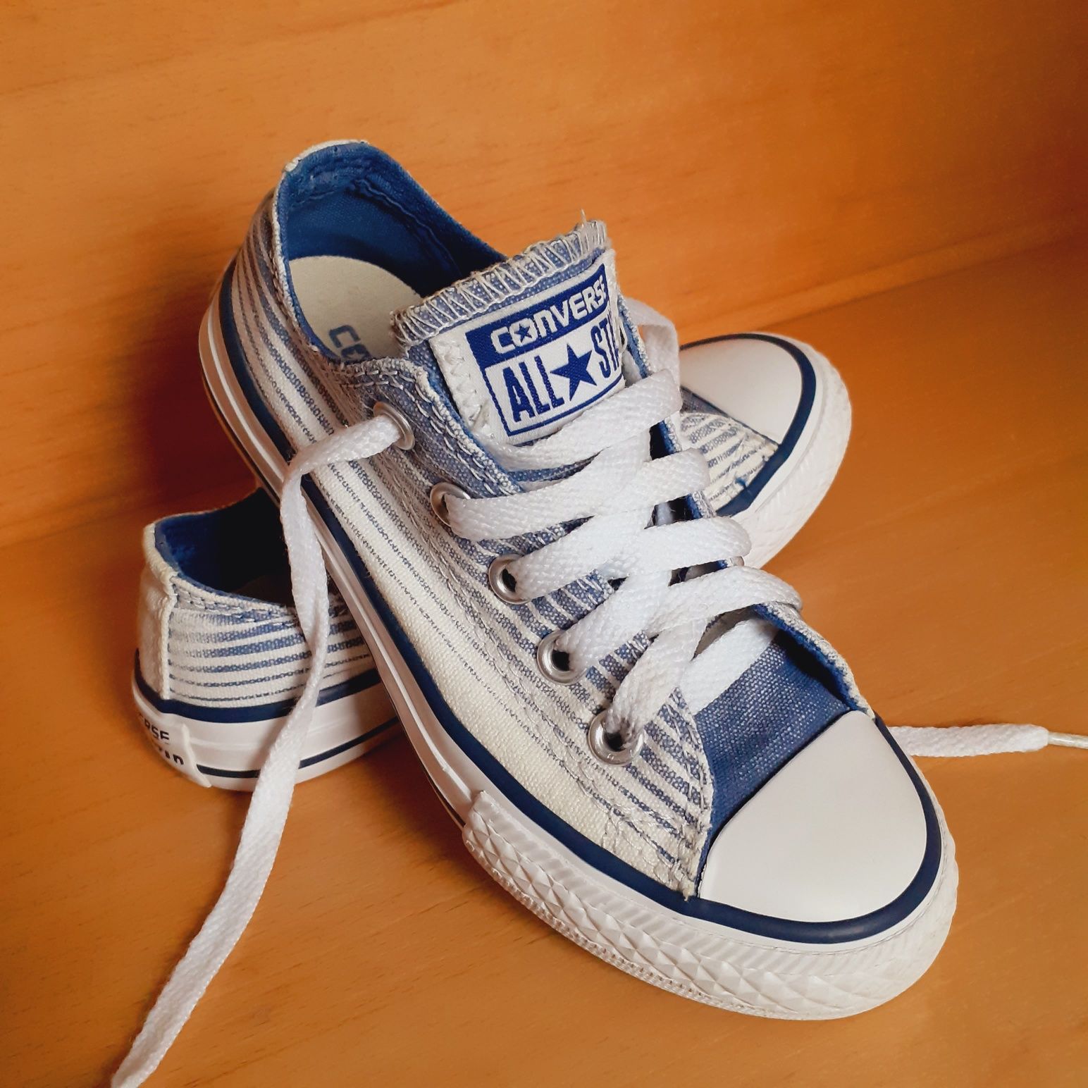 Drugie GRATIS ! Converse All Star r. 27 trampki + Buty Viggami gratis