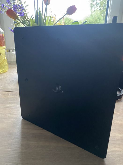 PS4 Slim 500GB + pad | Stan bardzo dobry | Bez pudełka