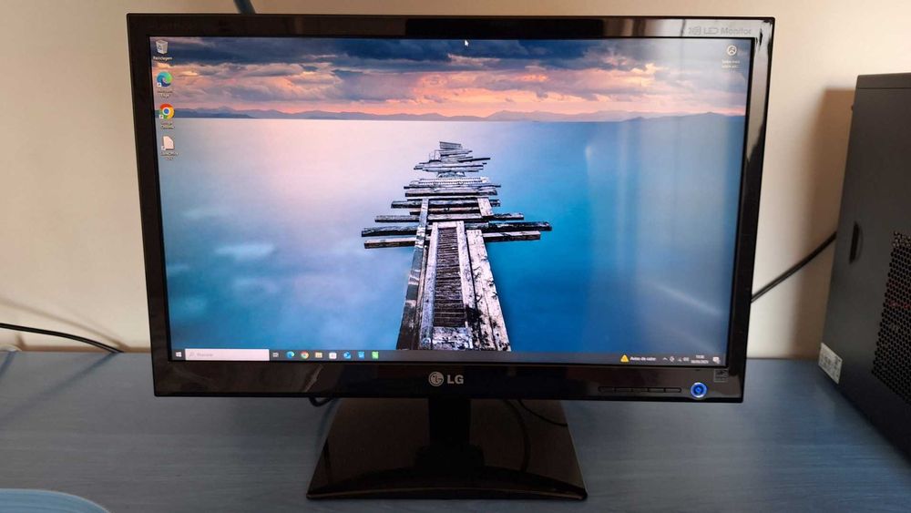 Asus MiniTower Core i7 3.3GHz.- 8GB Ram- HDD 1 TB- WiFi- Win11