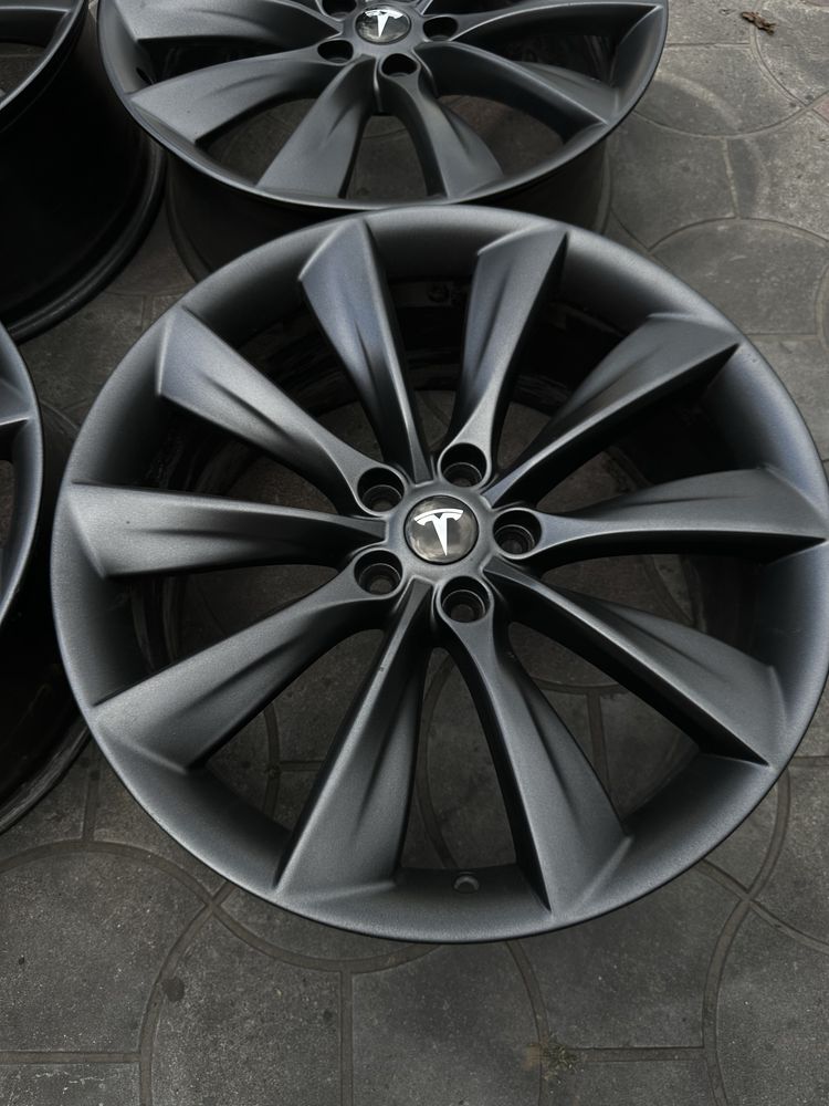 Диски 5/120 r21 tesla perfomance оригінал разношир
