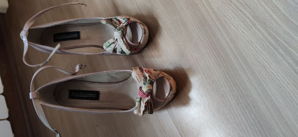 Sapatos de salto alto (cunha)