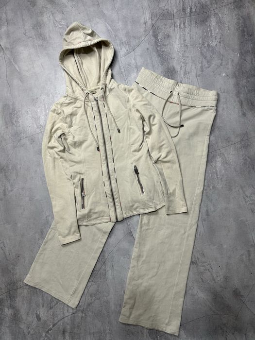 Продам жіночий костюм Burberry оригінал
