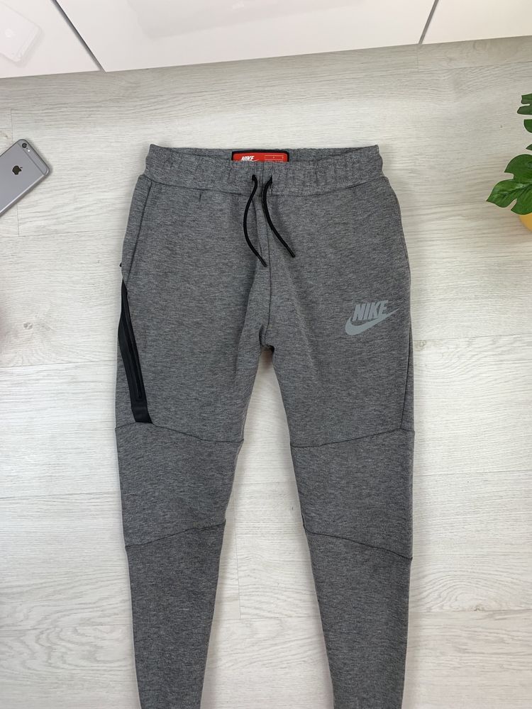 Оригінальні штани з дopoгиx колeкцій Найк Nike TECH FLEECE 12-13 років