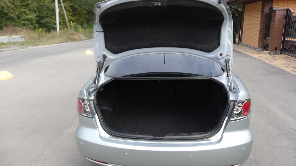 Автомобиль Мазда 6