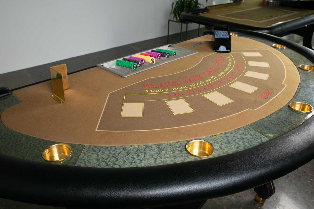 Столи для казино б/у. Ціна договірна!