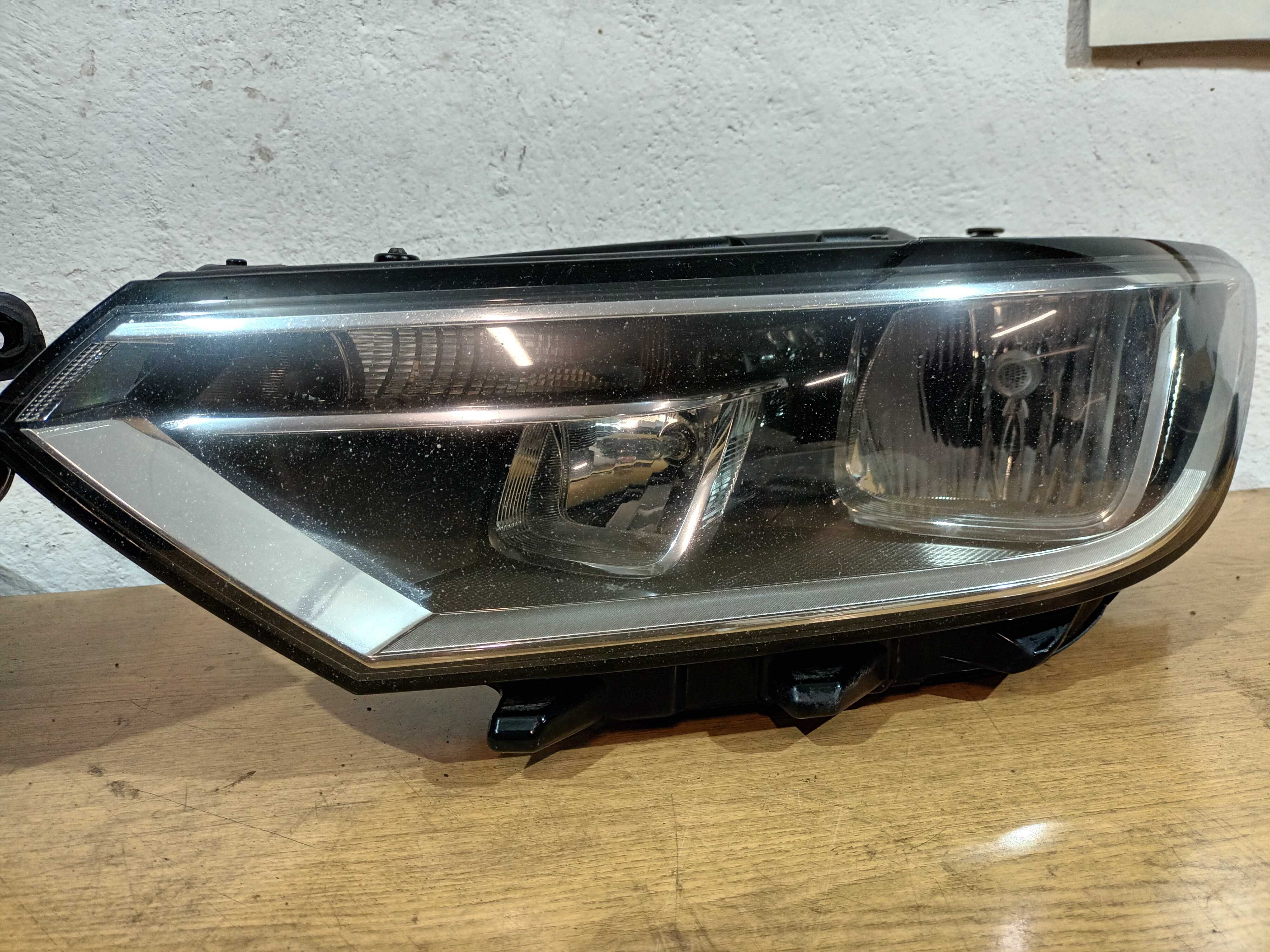 Lampa Lampy przód przednia lewa prawa VW Passat B8 15-19 r ANGLIK