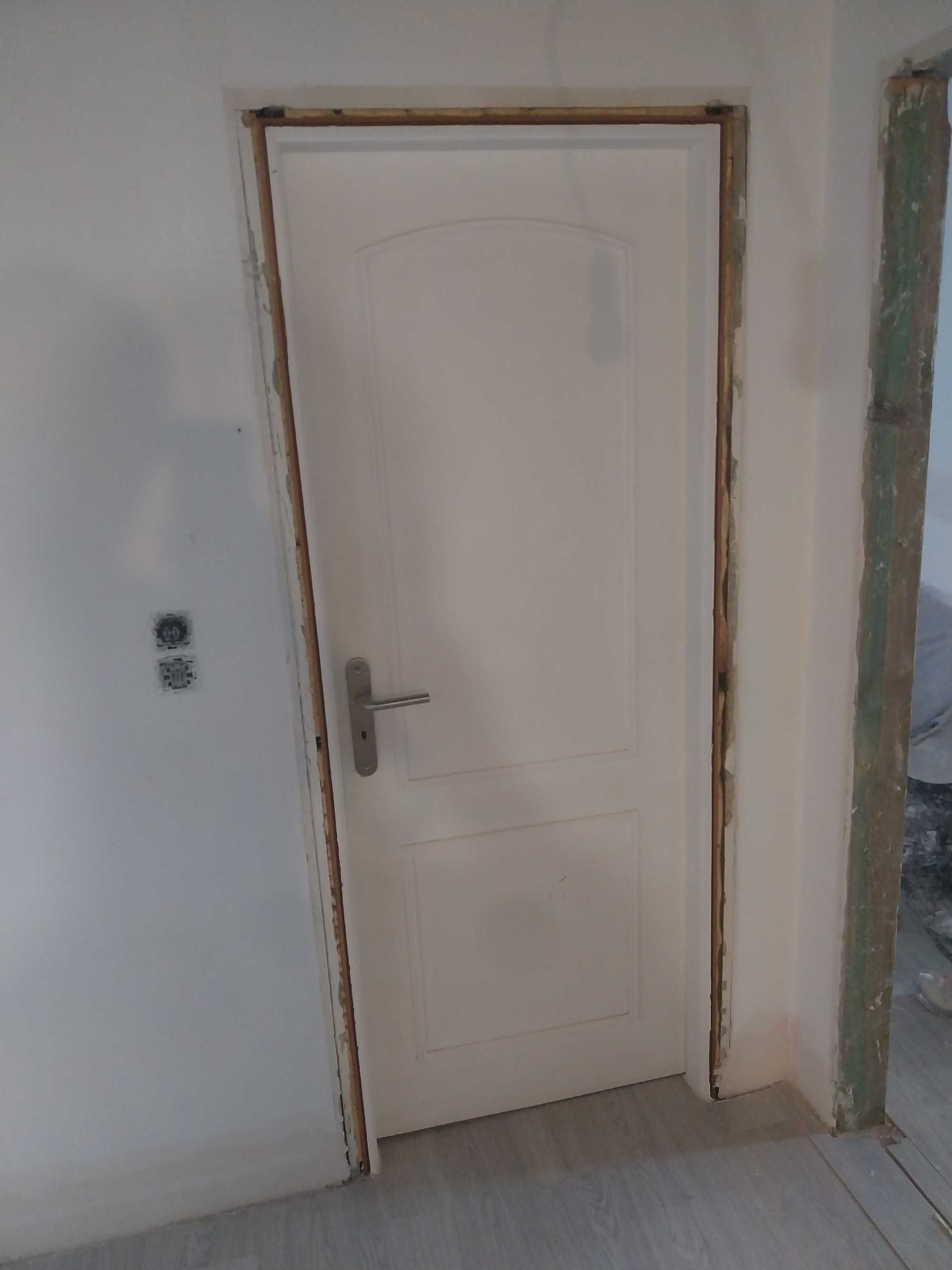portas aduelas e guarnição
