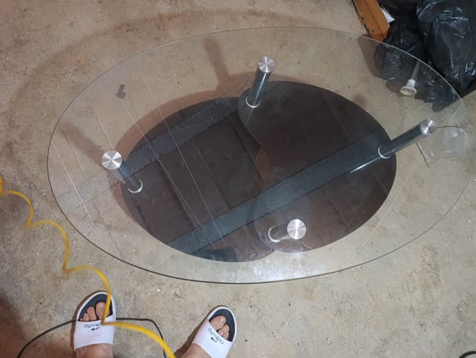 Mesa de centro ou TV em vidro com medidas na foto