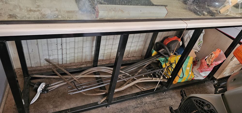 Akwarium wraz ze stelażem.