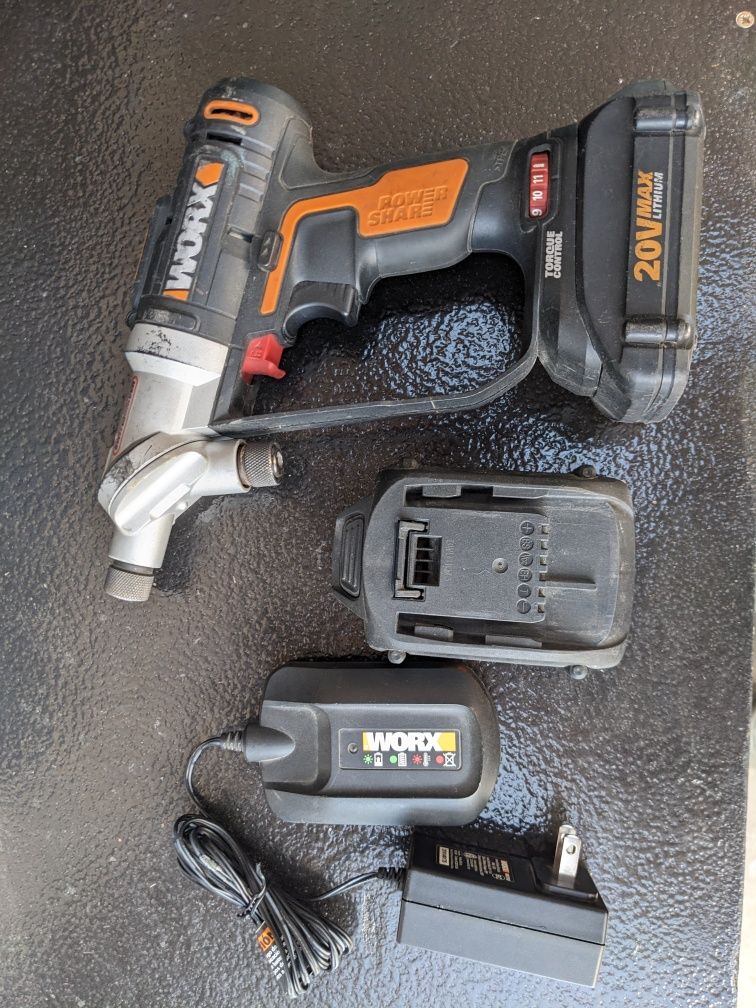 Шурупокрут Worx WX176.L6
