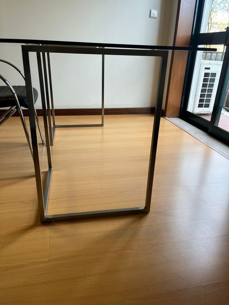 Mesa C/ Tampo de vidro
