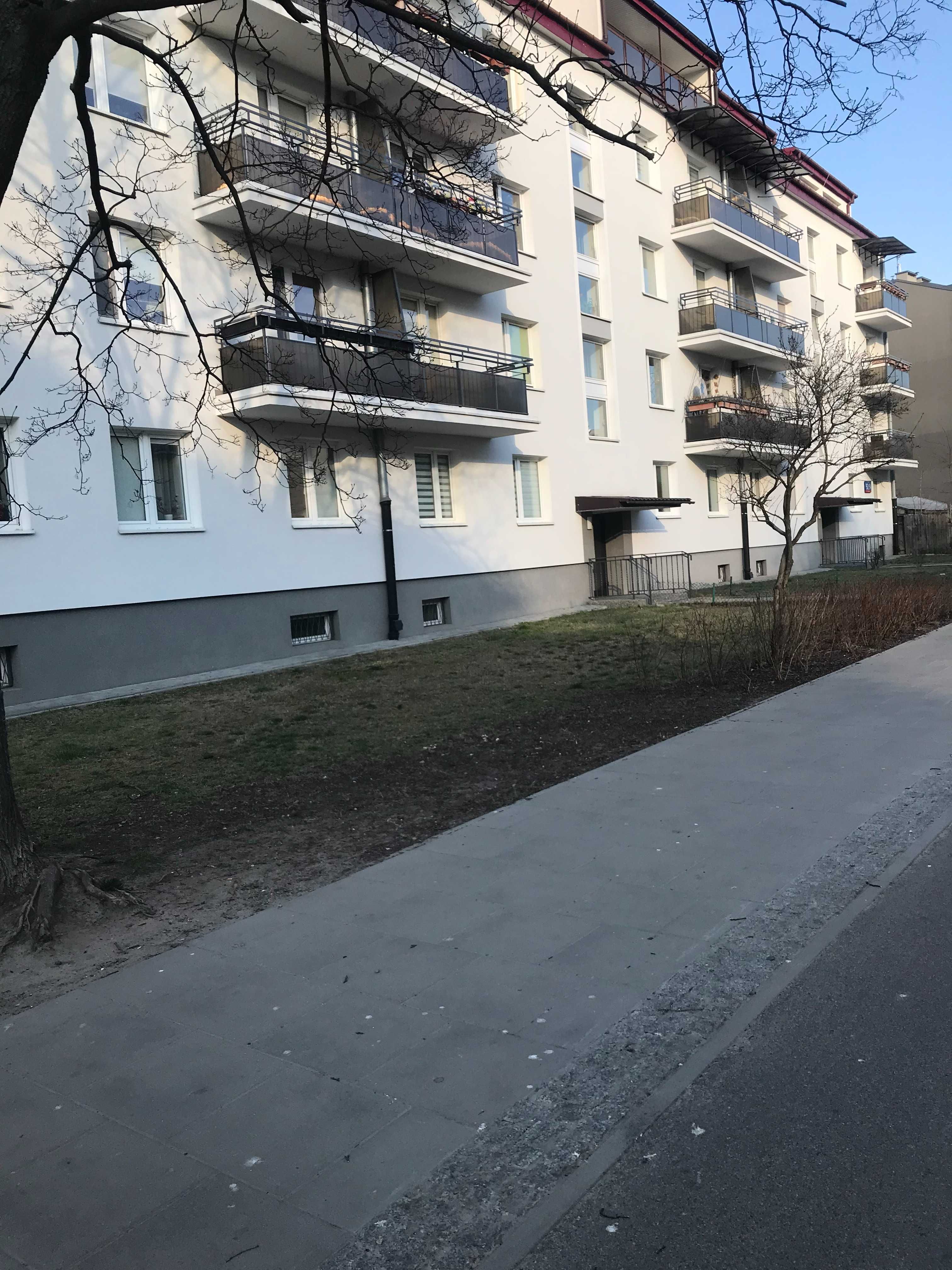 Ładny pokój z dużym regałem, cisza, spokój, Grochów, Praga Płd