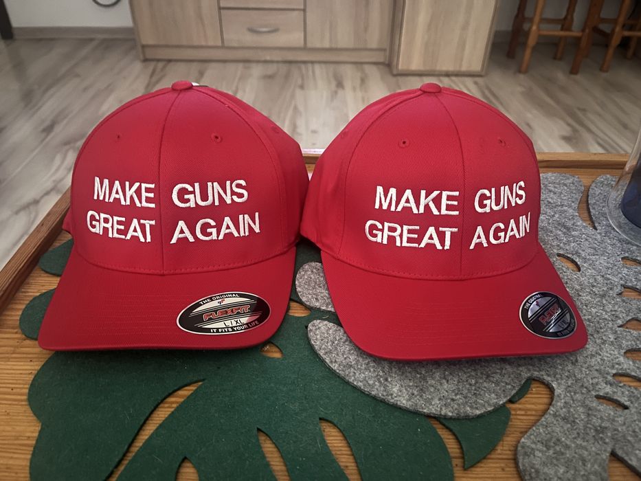 Czapka dla strzelcow  make guns great again czerwona flexfit