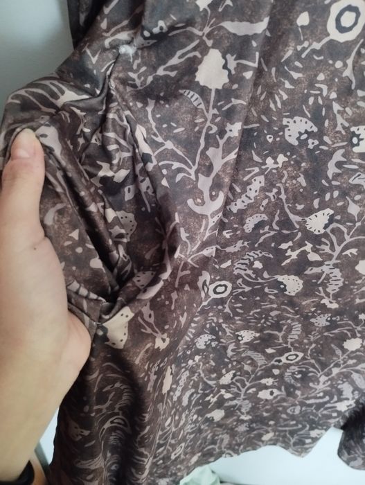 Brązowa rozkloszowana sukienka tunika wzory wzorki 44 46