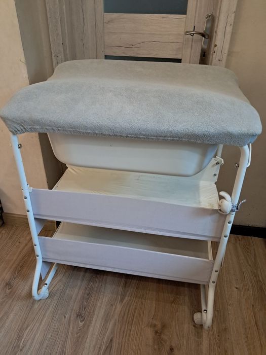 Przewijak na kółkach z wanienką i  półkami-bardzo pojemny