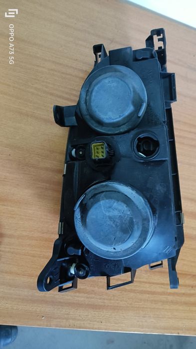 Farol Toyota Avensis ótica 1998 esquerda Nova