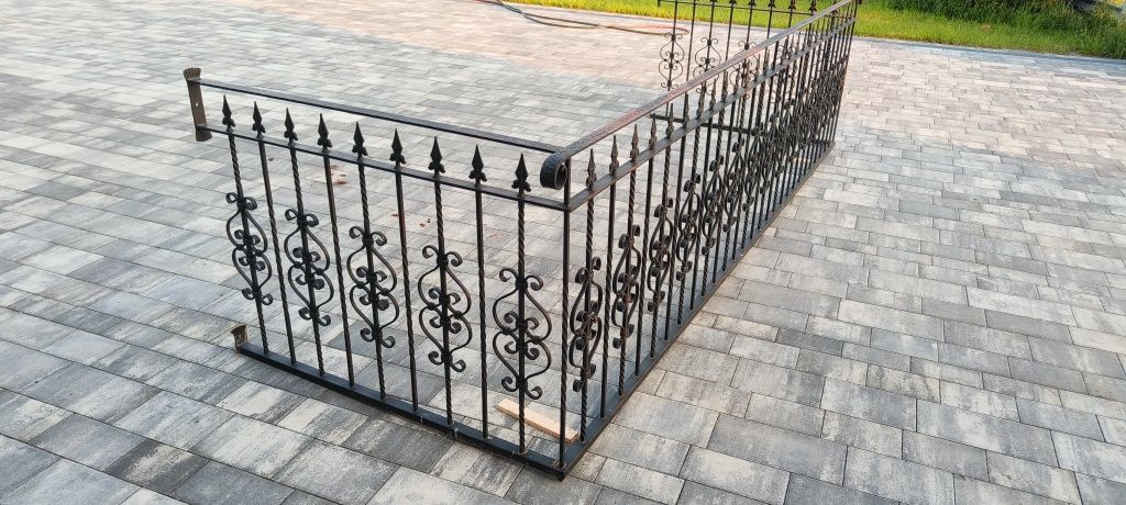 Balustrada balkonowa 3,7 x 1,3 m kuta ocynk + czarne