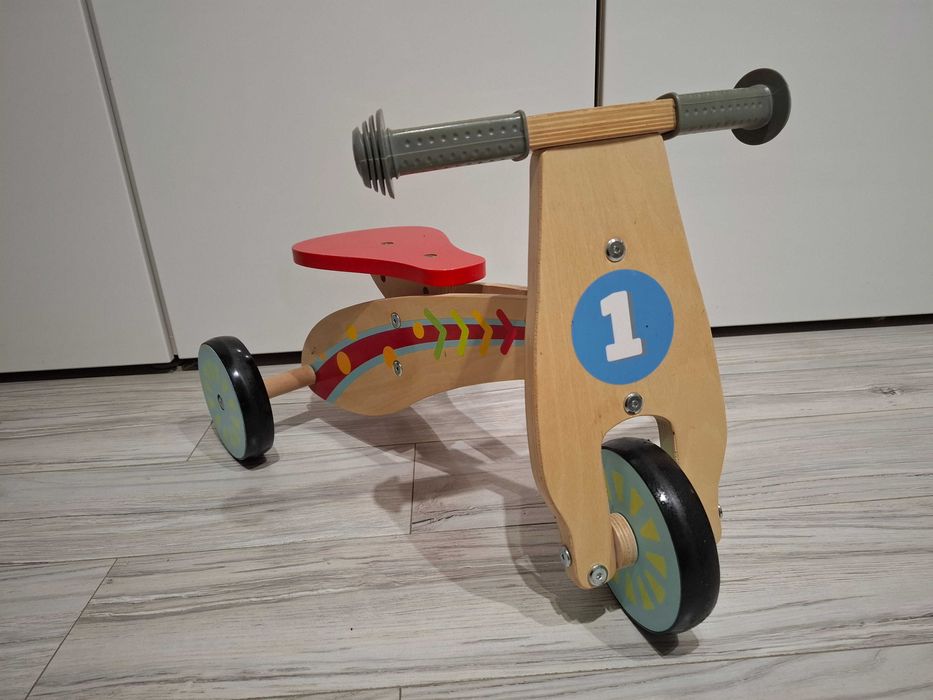 Drewniany rowerek dla dziecka