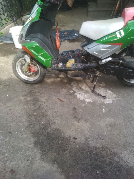 Скутер продам yiben