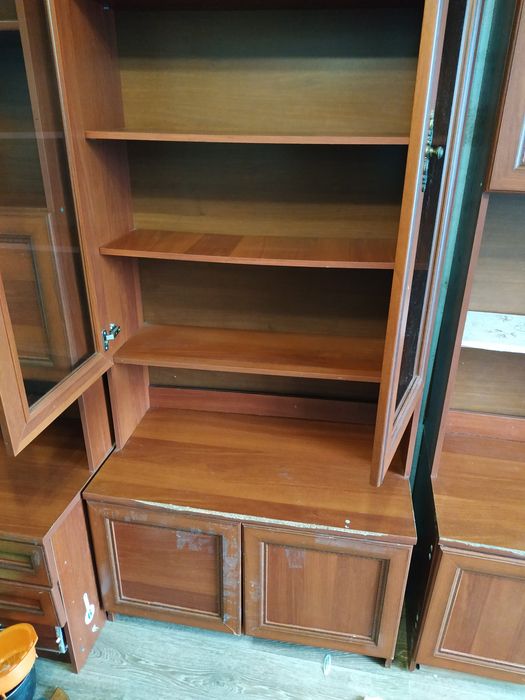 Стінка тумбочки.