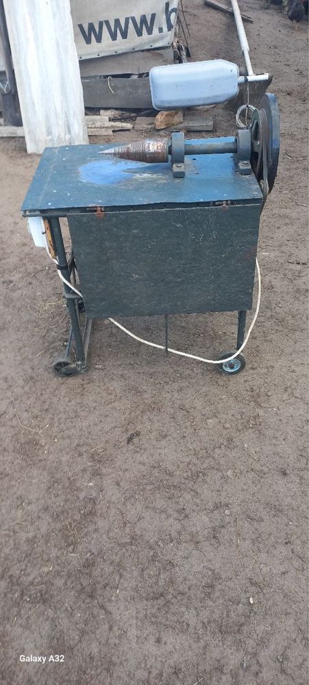 Продам дровокол морковка 380v, через ремінь , двигун 4 квт,