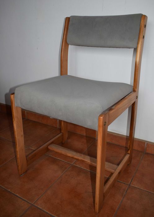 4 krzesła w stylu PRL po renowacji