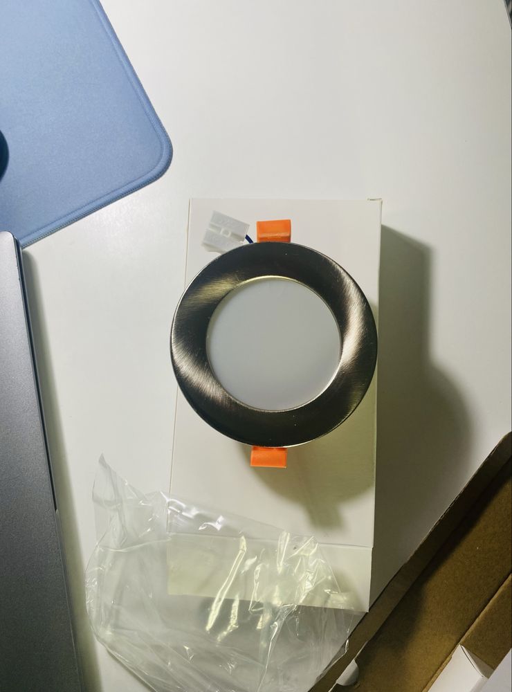 Oświetlenie montowane w suficie  6-cio pak lamp Led