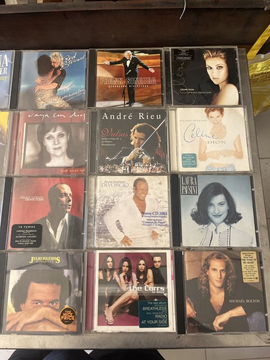 Cd e filmes vhs antigos