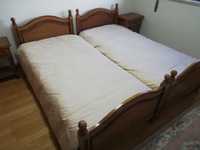 2 camas individuais (adulto ou criança) em madeira