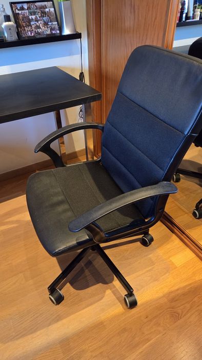 Secretaria e cadeira escritório