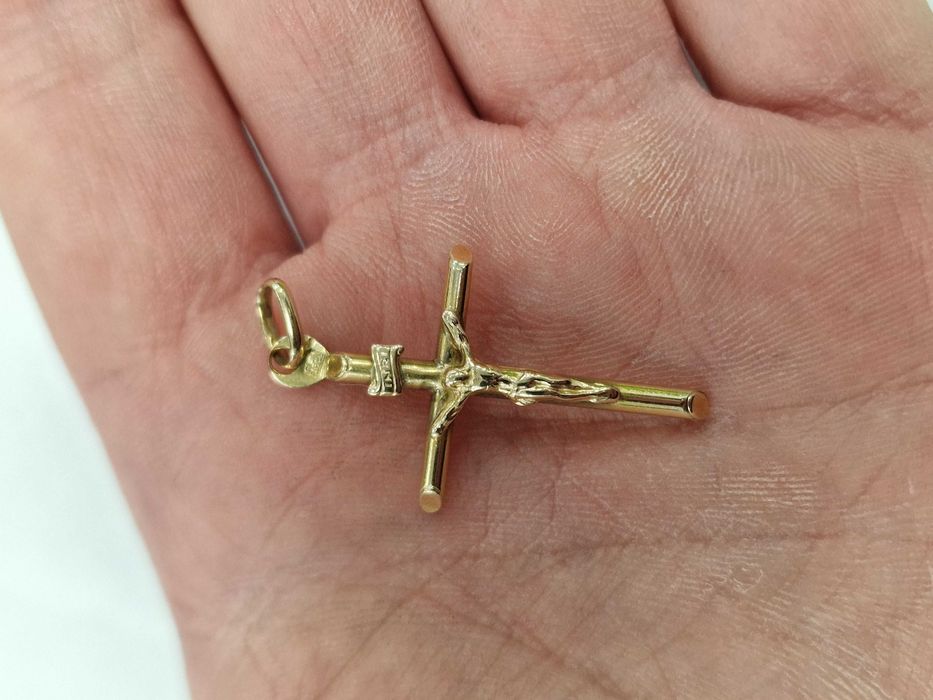 Złoty krzyżyk męski/ 583/ 1.84 gram/ żółte złoto/ Polska 1986-96
