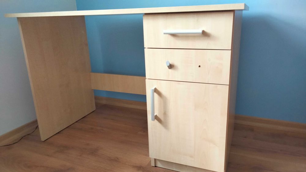 Biurko młodzieżowe