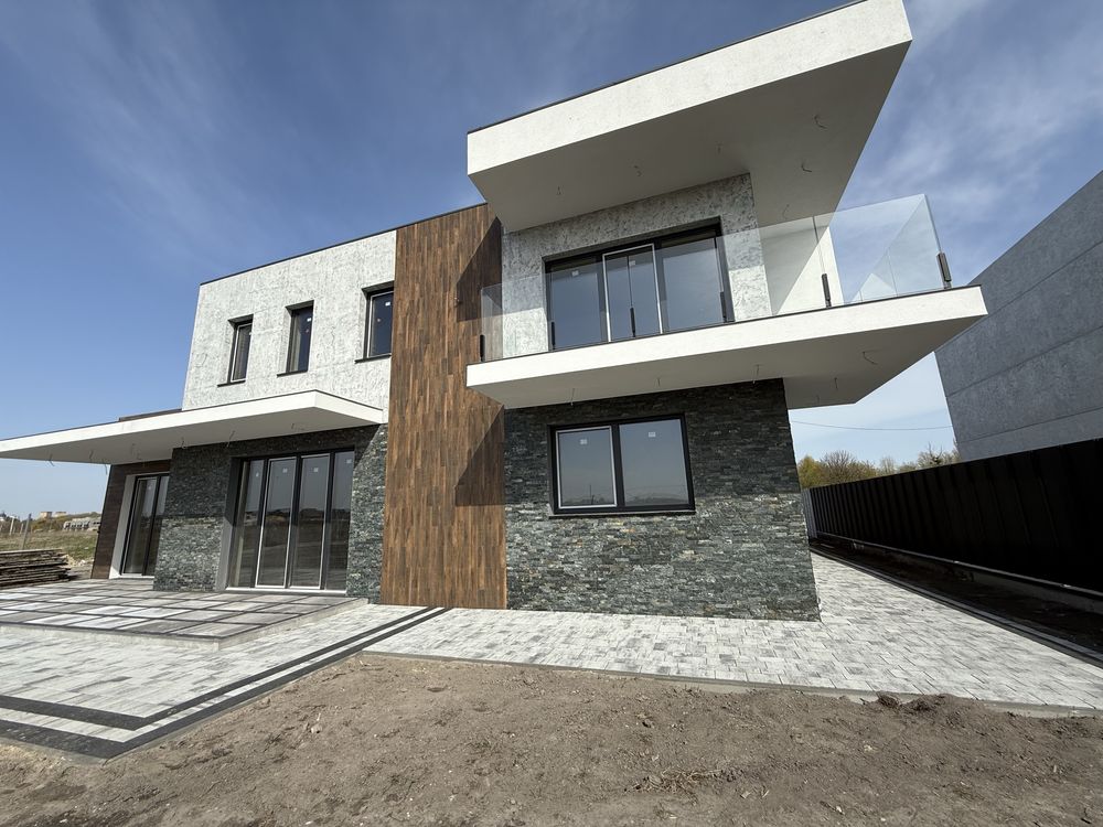 Продаж стильного будинку в стилі Хай-Тек у Рованцях