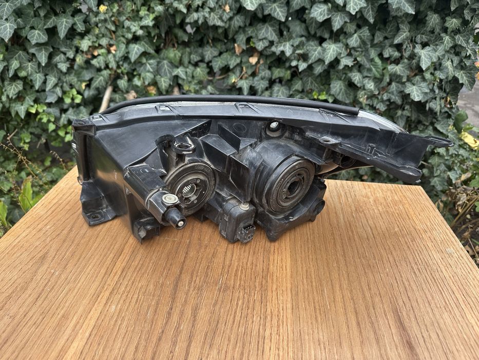 Фара права RAV4 XA30