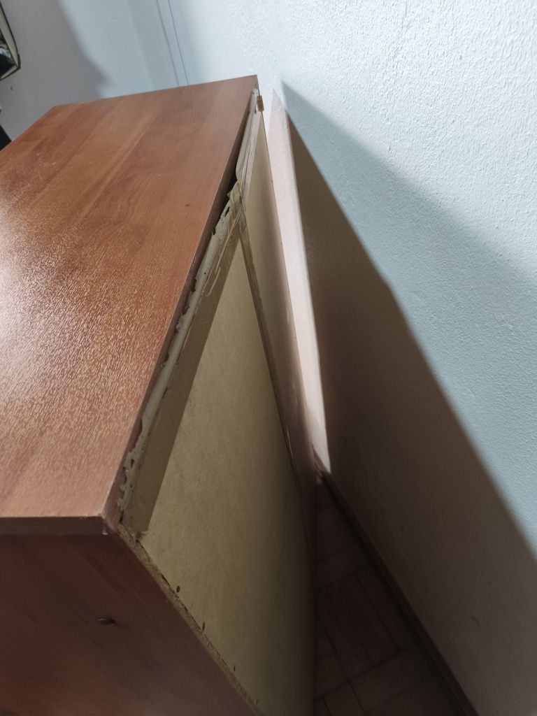Armário com gaveta e portas deslizantes