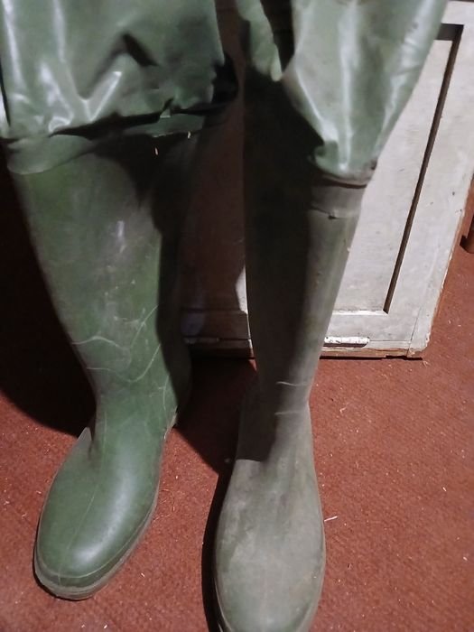Продам чоловічі гумові чоботи для рибалки