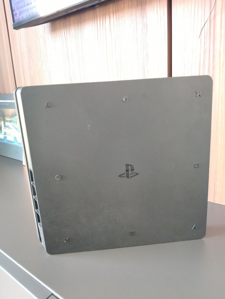 Ps 4 Slim 1 tb  в хорошому стані без пошкоджень + 2 геймпади