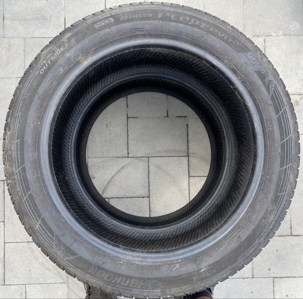 Opony zimowe Hankook Winter I’Cept Evo2 255/45 R19 2szt. 2022r. MOE