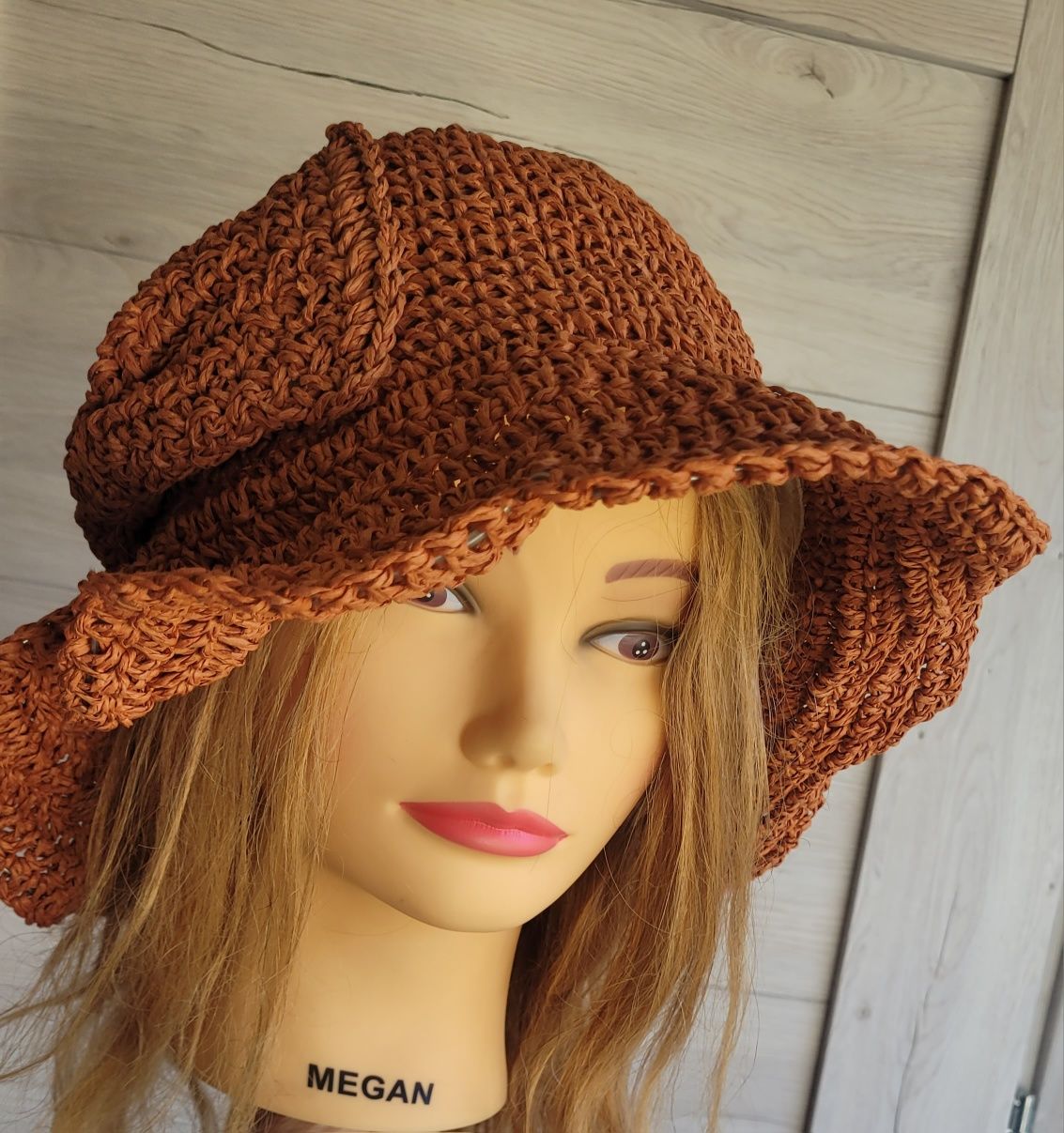 Stylowy śliczny kapelusz oddychający boho z kokardą