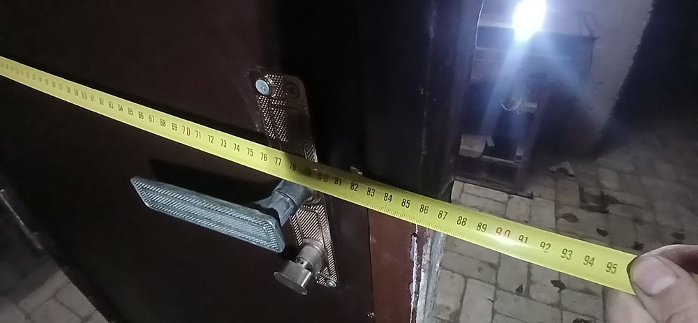 Продам вхідні двері бу в квартиру