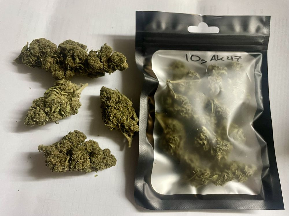 AK-47 szarastrefa.pl 10g Mocny CBD 0.3> THC Topy Marihuana