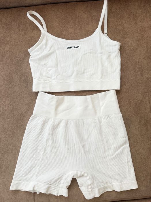 Білий комплект (топ і велосипедки)