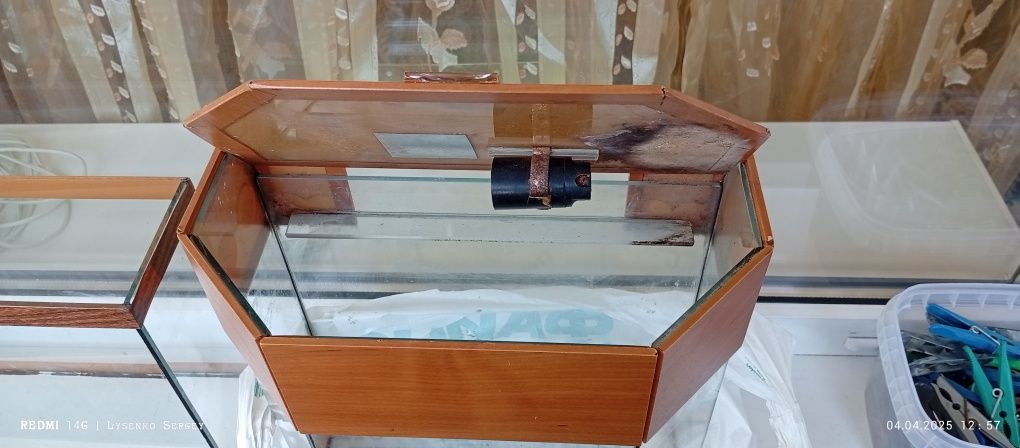 ПО МЕСТУ! Аквариум один на 5 литров,второй до 10 литров