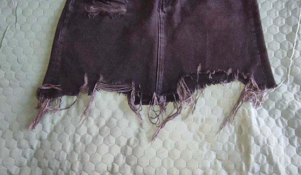 Saia Bershka ganga preta rasgada